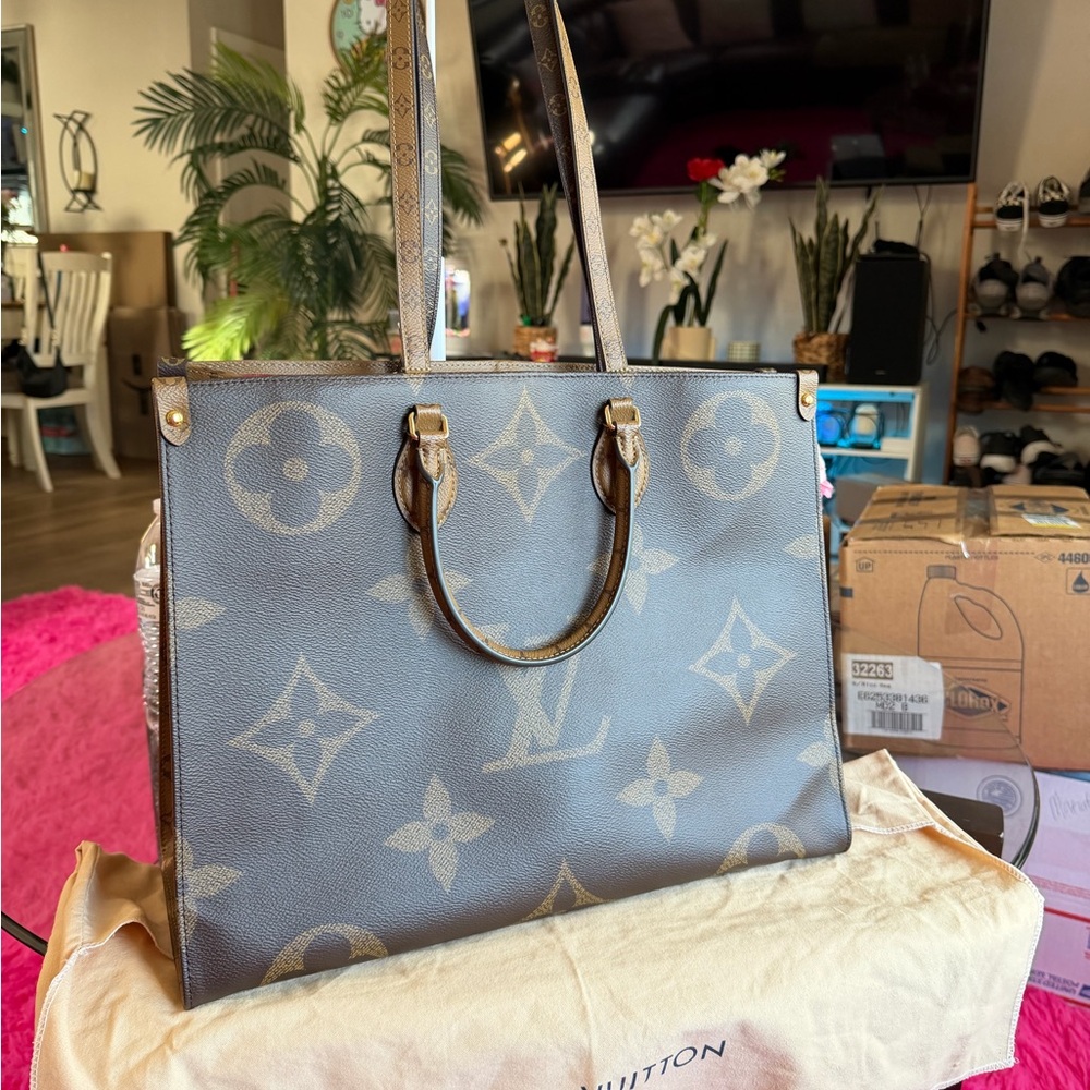 Louis Vuitton Classic Brown Monogram Tote - Picture 5 of 16
